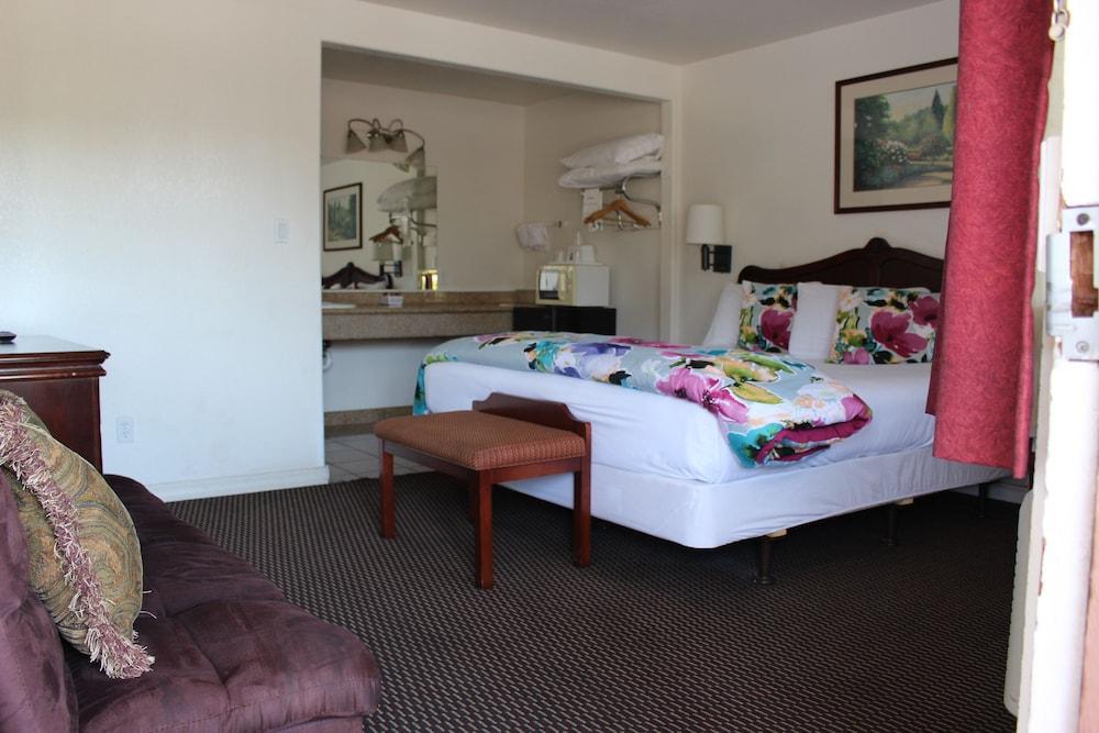 Rodeway Inn Near Downtown مونتيري المظهر الخارجي الصورة