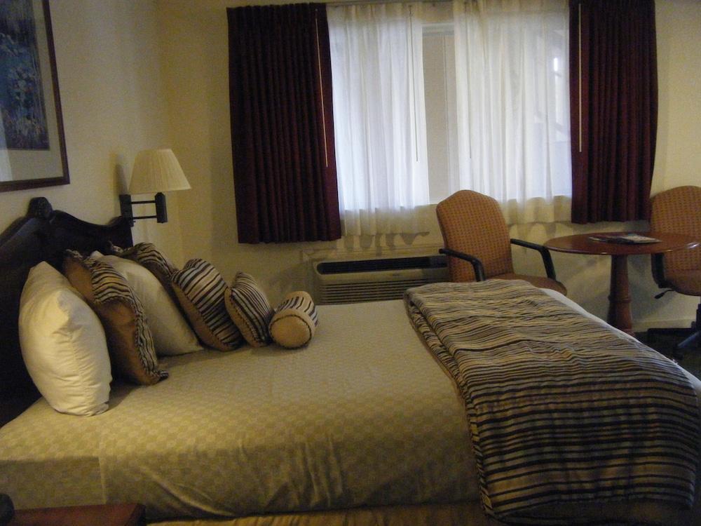 Rodeway Inn Near Downtown مونتيري المظهر الخارجي الصورة