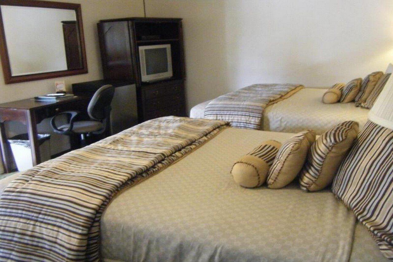 Rodeway Inn Near Downtown مونتيري المظهر الخارجي الصورة