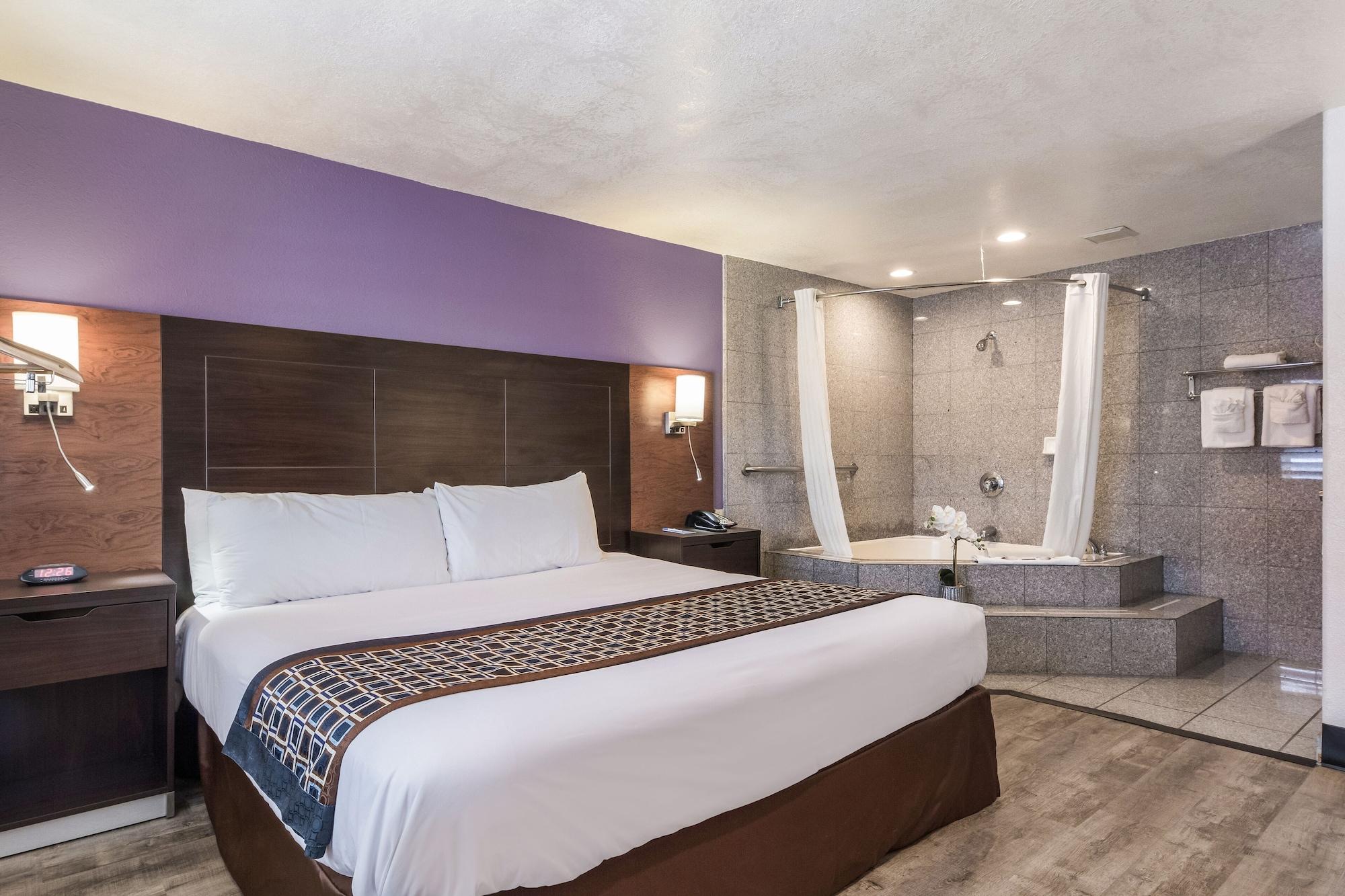 Rodeway Inn Near Downtown مونتيري المظهر الخارجي الصورة