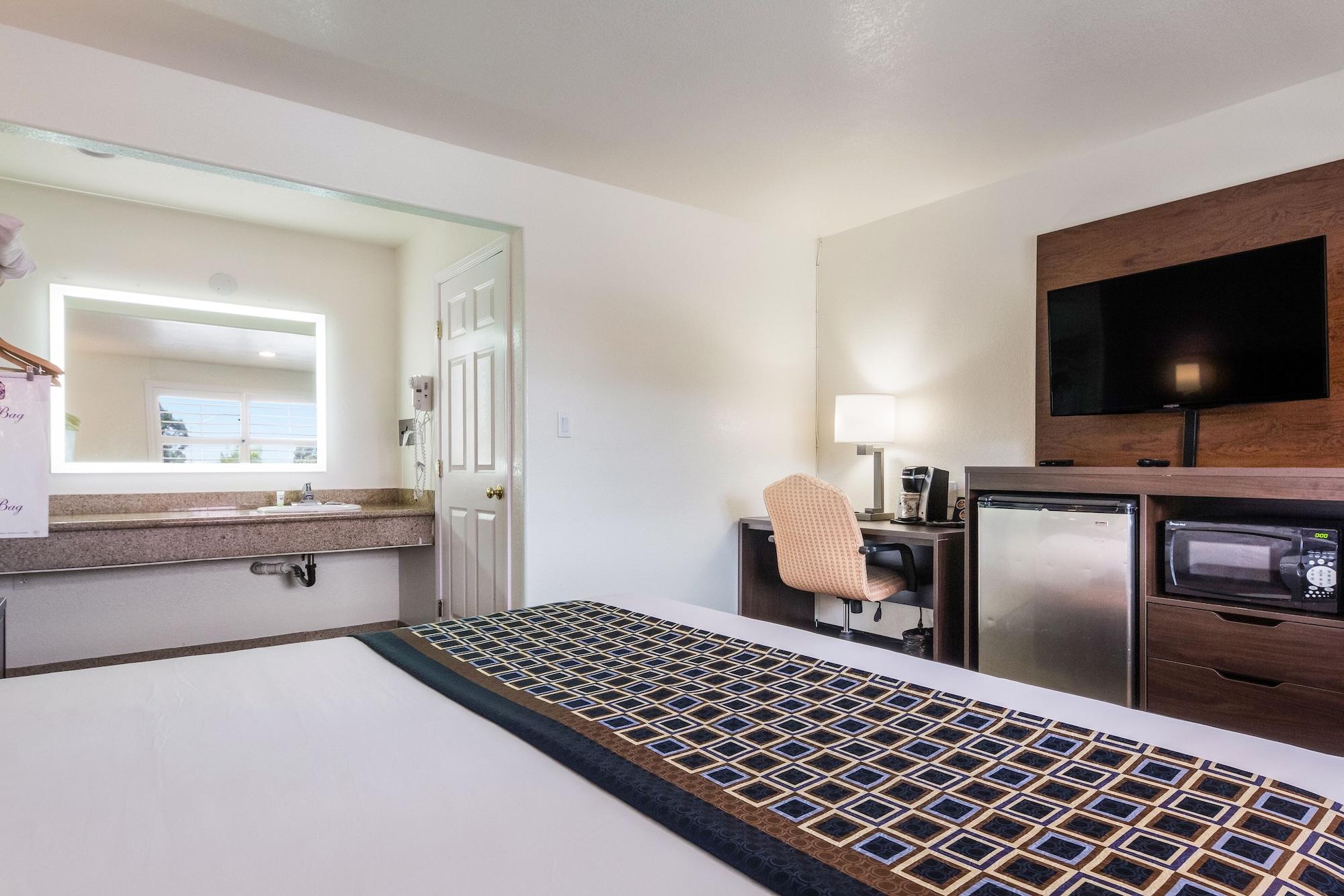 Rodeway Inn Near Downtown مونتيري المظهر الخارجي الصورة
