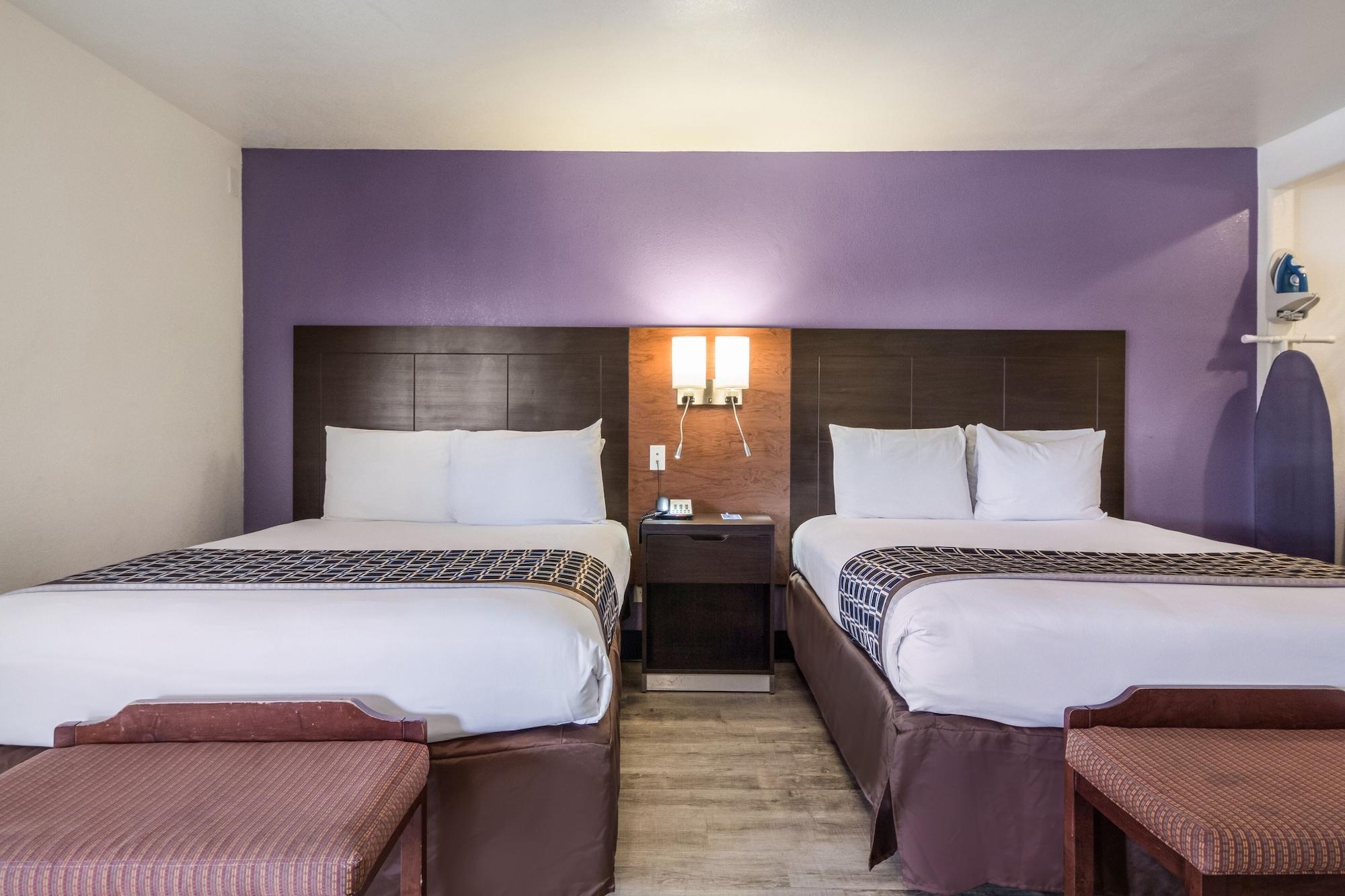 Rodeway Inn Near Downtown مونتيري المظهر الخارجي الصورة