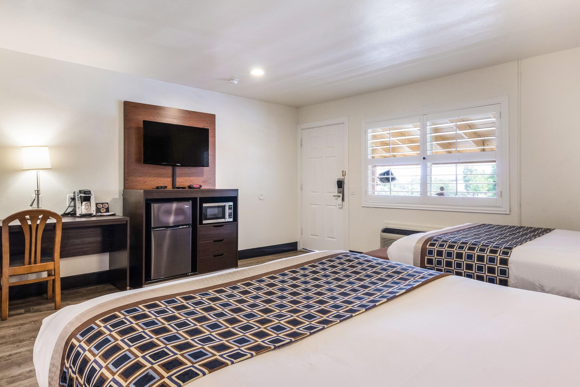 Rodeway Inn Near Downtown مونتيري المظهر الخارجي الصورة