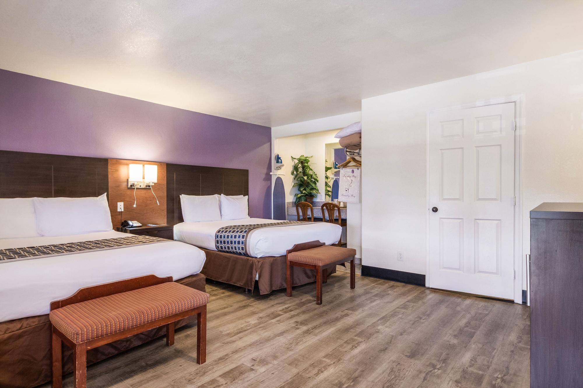 Rodeway Inn Near Downtown مونتيري المظهر الخارجي الصورة