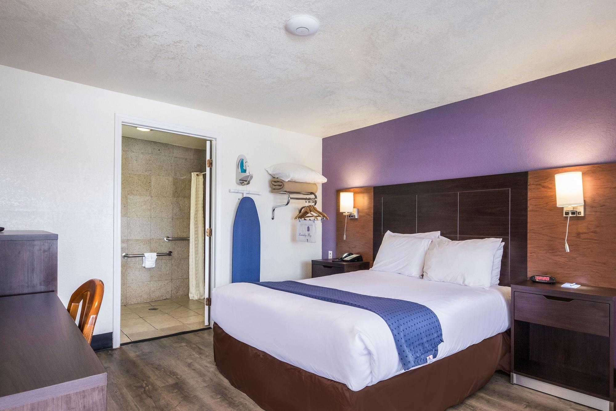 Rodeway Inn Near Downtown مونتيري المظهر الخارجي الصورة
