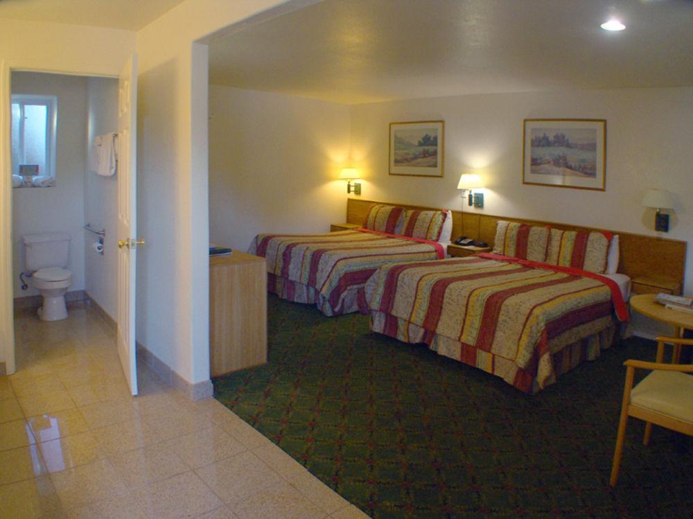 Rodeway Inn Near Downtown مونتيري المظهر الخارجي الصورة
