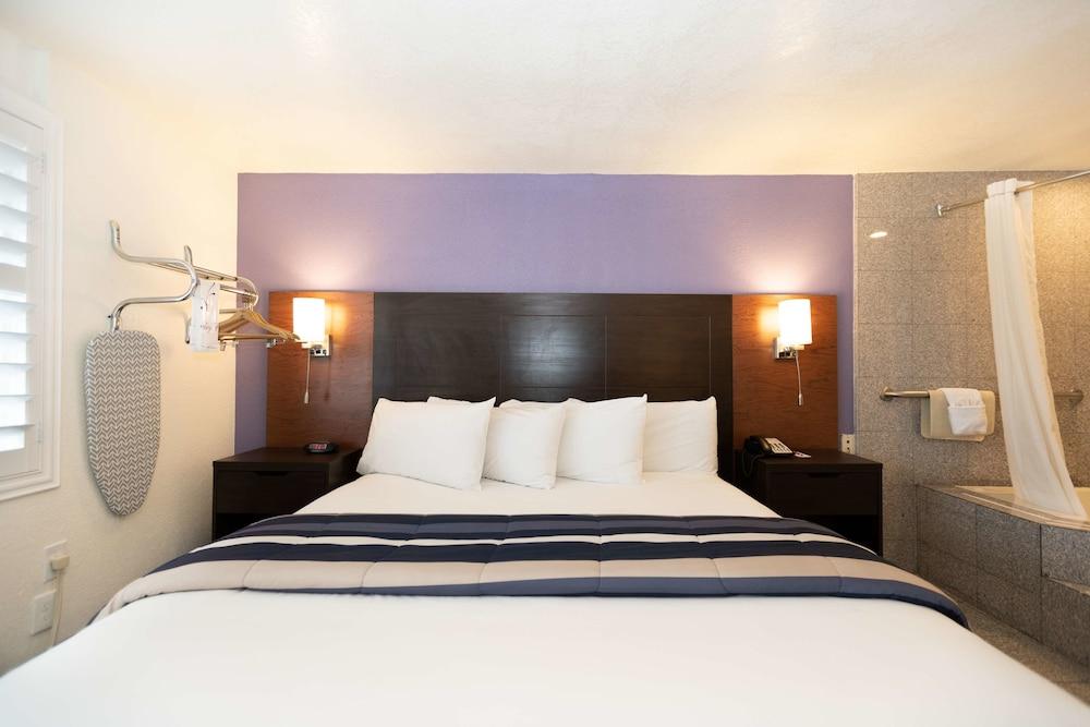 Rodeway Inn Near Downtown مونتيري المظهر الخارجي الصورة