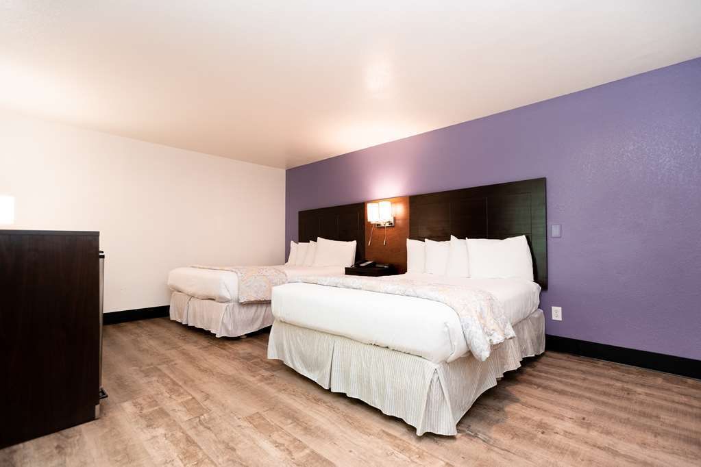 Rodeway Inn Near Downtown مونتيري الغرفة الصورة